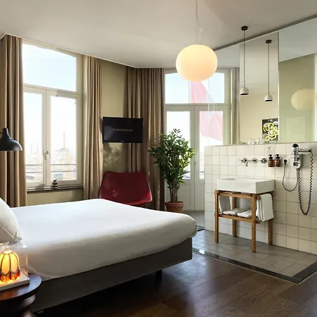 Townhouse & 4* Маастрихт