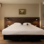 Townhouse & מלון