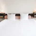 Townhouse & מלון 4*