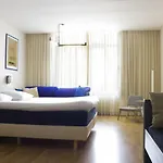 Townhouse & מלון 4*