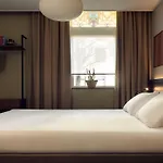 Townhouse & מלון 4*