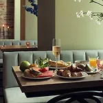 Townhouse & 4* מאסטריכט