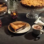 Townhouse & מלון