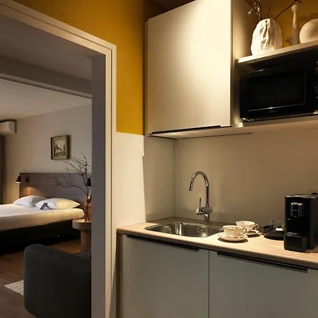מלון Townhouse & 4*