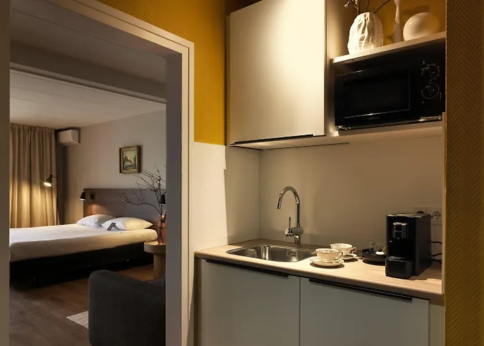Hotel Townhouse & 4*