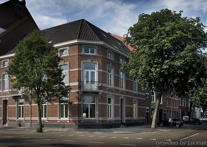 Hotel Townhouse & 4*