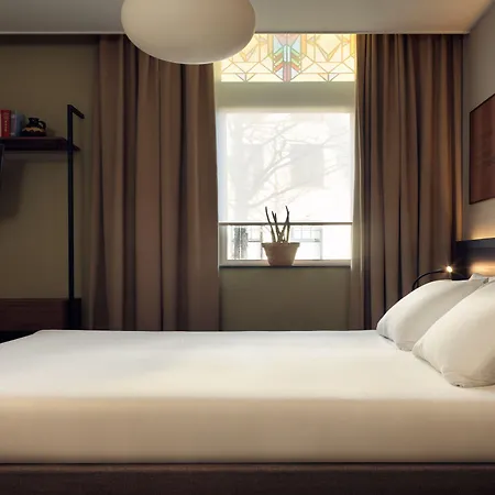 Townhouse & Hotel 4*